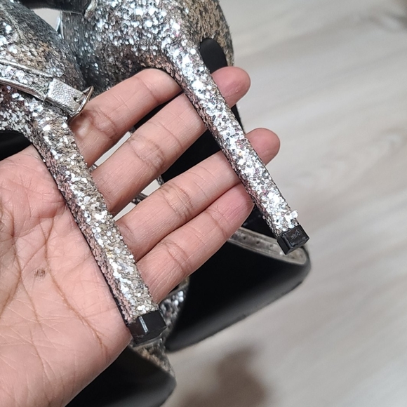 Shoes - Picture 3 of 4